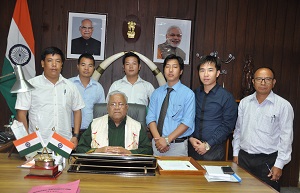 The Governor of Arunachal Pradesh Shri P.B. Acharya with the members  of Arunachal Law Student Union at Raj Bhavan, Itanagar on 23rd August 2017.